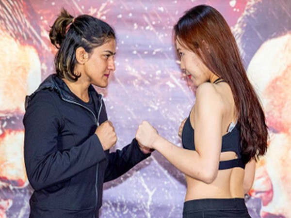 Ritu Phogat squaring off against Nam Hee Kim (Photo/ TGF MMA Twitter)