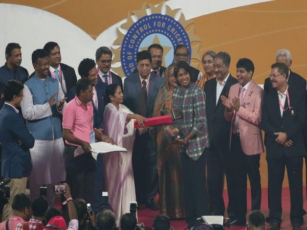 Jhulan Goswami  being felicitated at Eden Gardens. (Photo/Jhulan Goswami Twitter)