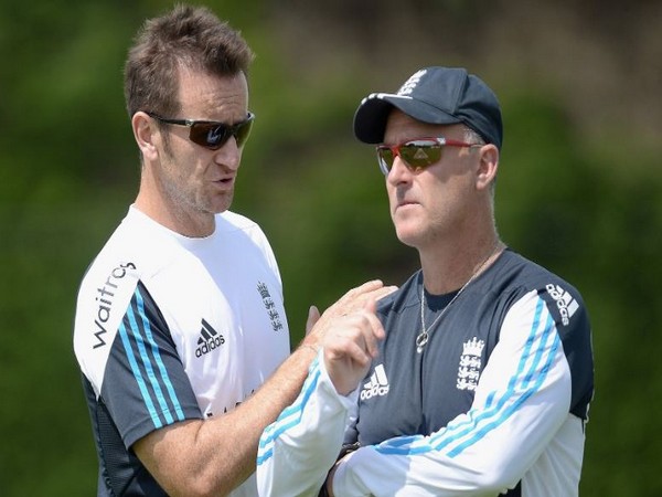 Kevin Shine (left) (Photo/ Nottinghamshire CCC Twitter) 