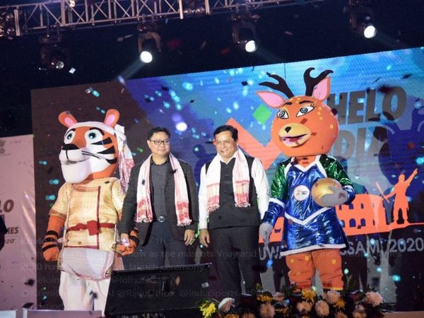 Chief Minister of Assam, Sarbananda Sonowal (right) and Union Minister for Youth Affairs and Sports Kiren Rijiju (Photo/ Khelo India Twitter) 