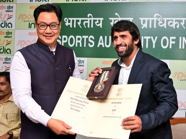 Kiren Rijiju with Bajrang Punia (Photo/ Kiren Rijiju Twitter) 