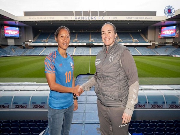 Bala Devi with Amy McDonald. (Photo/Rangers Women Twitter)