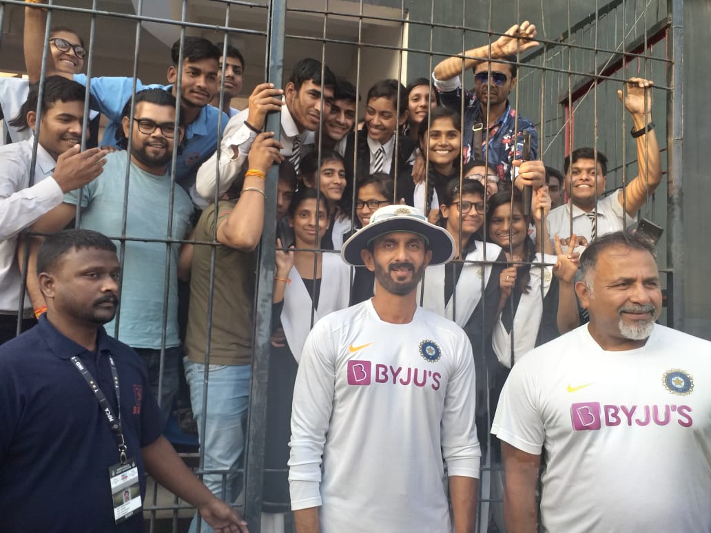 Vikram Rathour and BHarat Arun with the specially-abled kids.