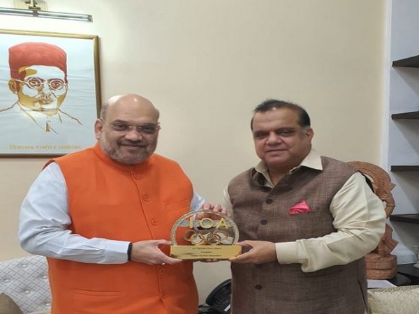 IOA president Narinder Dhruv Batra (right) with Home Minister Amit Shah (left) (Photo/ Hockey India Twitter)