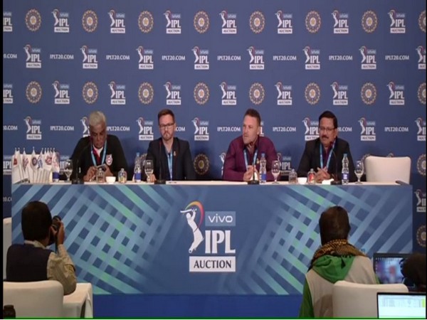 Satish Menon (CEO Kings XI Punjab), Mike Hesson (Director of Cricket, RCB), Brendon McCullum and Venky Mysore (KKR coach and CEO)