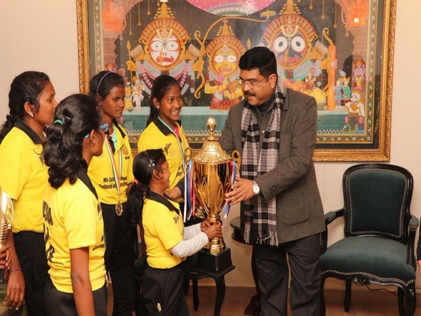Dharmendra Pradhan meeting Odisha women's blind cricket team  