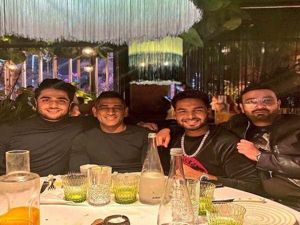 MS Dhoni with Rishabh Pant, celebrating Christmas. (Photo/Rishabh Pant Twitter)   