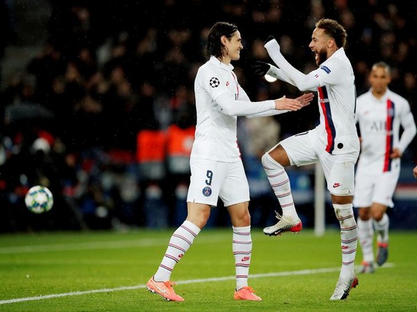 PSG's Edinson Cavani (left) with Neymar (right) 