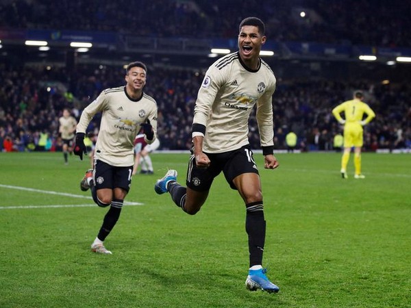 Manchester United's Marcus Rashford celebrates after scoring goal against Burnley 