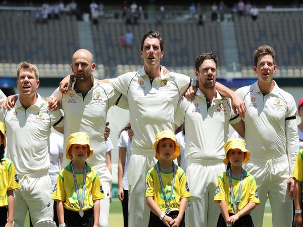 Australian team wearing black armbands. (Photo/Cricket Australia Twitter) 