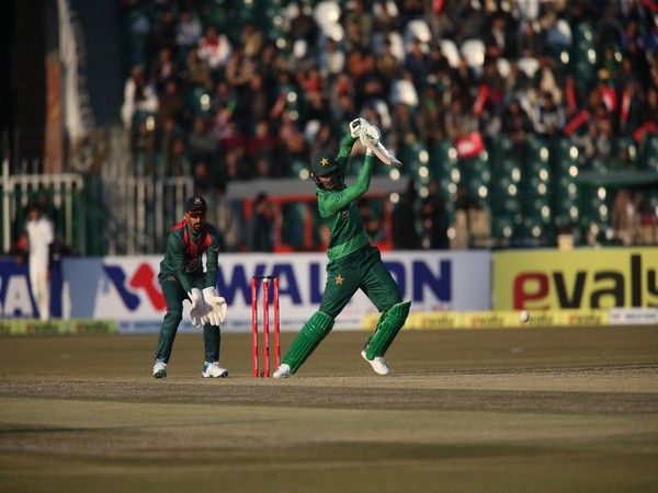 Shoaib Malik in action against Bangladesh (Photo/ PCB Twitter)