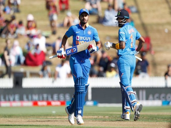 Shreyas Iyer and KL Rahul in action against New Zealand (Photo/ BCCI Twitter)