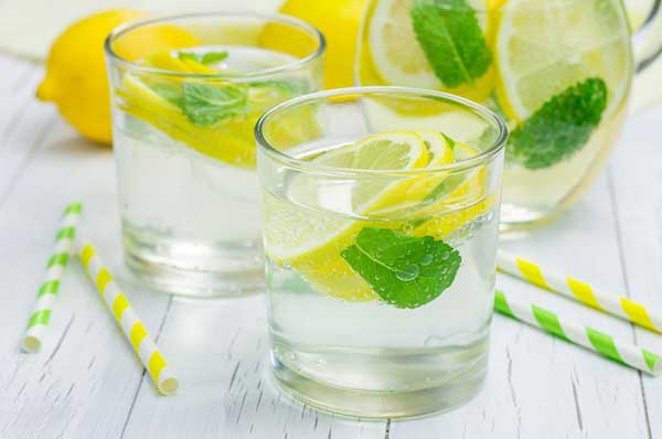 Mint and lemon detox drink