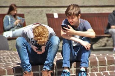 Fostering Harmony: Consistent Positive Messaging Vital for Teens in Diverse Environments, Finds Study