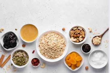 Oatmeal with Nuts and Dried Fruit