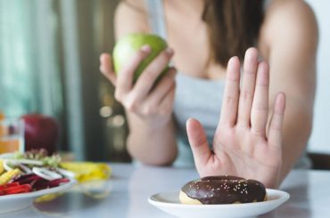 Sweet Freedom: 6 Practical Tips for Diabetes Prevention with a Low-Sugar Diet and Taming Sweet Cravings