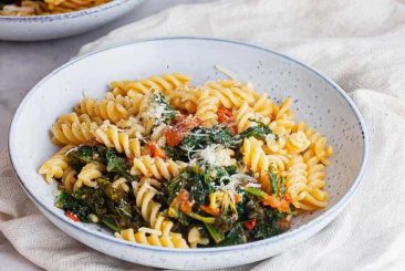 Iron-Rich Pasta with Tomato and Kale