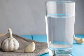The Benefits of Chewing Raw Garlic on an Empty Stomach