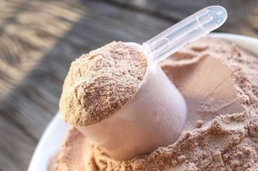 Whey Protein: Benefits, Risks, and a Homemade Natural Alternative