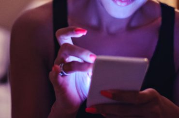 Combat Digital Aging: How Blue Light is Hurting Your Skin