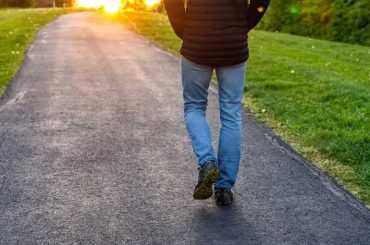 Time vs. Steps: Which Approach is More Effective for Walking?