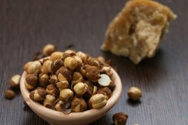 Nutritious Jaggery and Chickpeas: Daily Consumption Offers Numerous Benefits