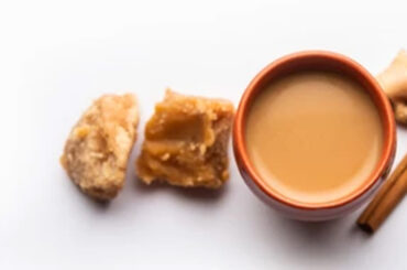 From Kahwa to Gur Ki Chai: India's Coziest Winter Drinks